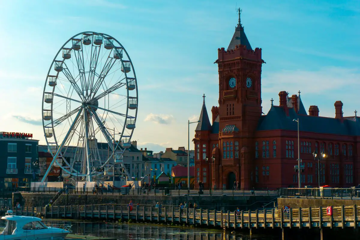 made it to the top #fun hq #cardiff bay #play 