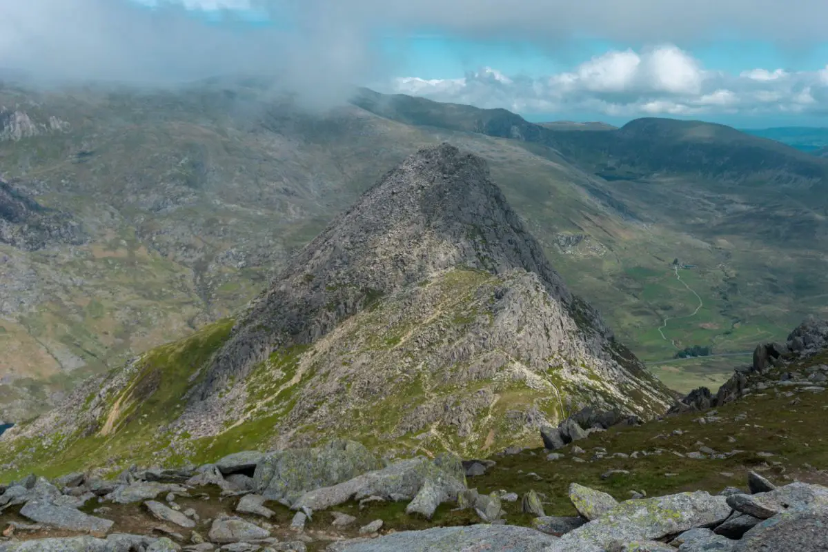 How To Climb Tryfan Snowdonia Wales - 4 Exciting Routes | AverageLives